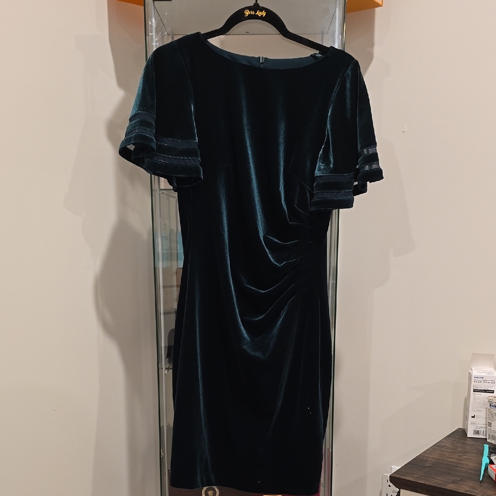 Jessica Howard Velvet Mini Dress in Rich Green